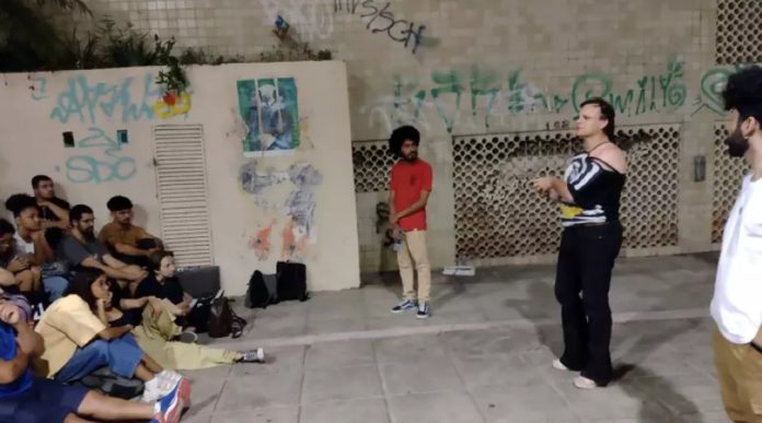 004(2)