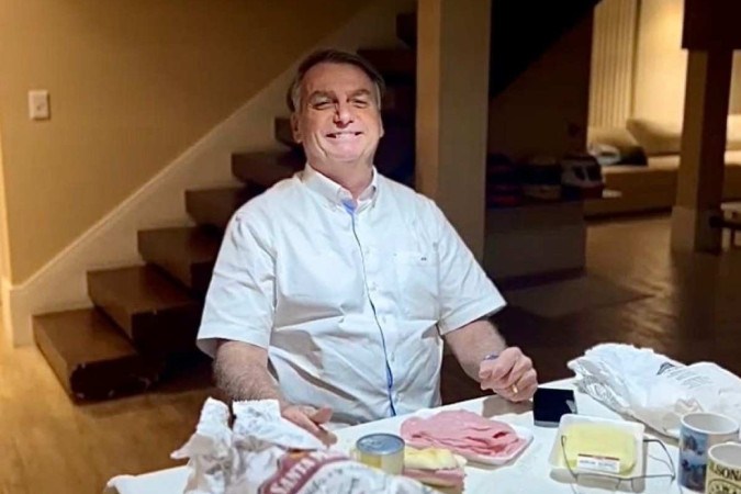 1_bolsonaro_em_casa-29128274