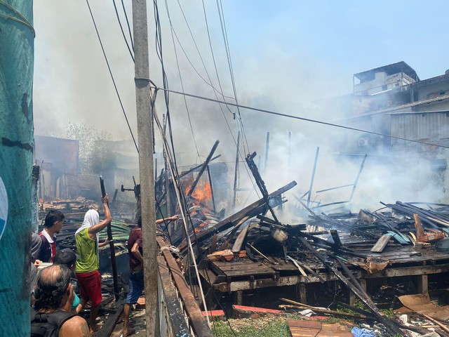 incendio-atinge-casas-no-petropolis-em-manaus-foto-jucelio-paiva-rede-amazonica