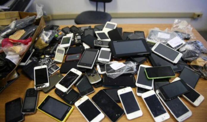 PILHA DE CELULARES ROUBADOS (2)