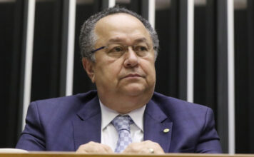 Silas Câmara perde 99,4% do patrimônio declarado e aparece com apenas R$ 21,2 mil