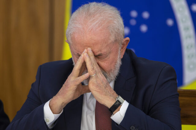 Braslia (DF) 18/04/2023 - O presidente Luiz Incio Lula da Silva, participa de uma reunio com chefes dos Trs Poderes, governadores e ministros, para debater formas de reforar a segurana no ambiente escolar aps os episdios de violncia em Blumenau (SC) e em So Paulo (SP) nos ltimos dias.Foto: Jodson Alves/ Agncia Brasil