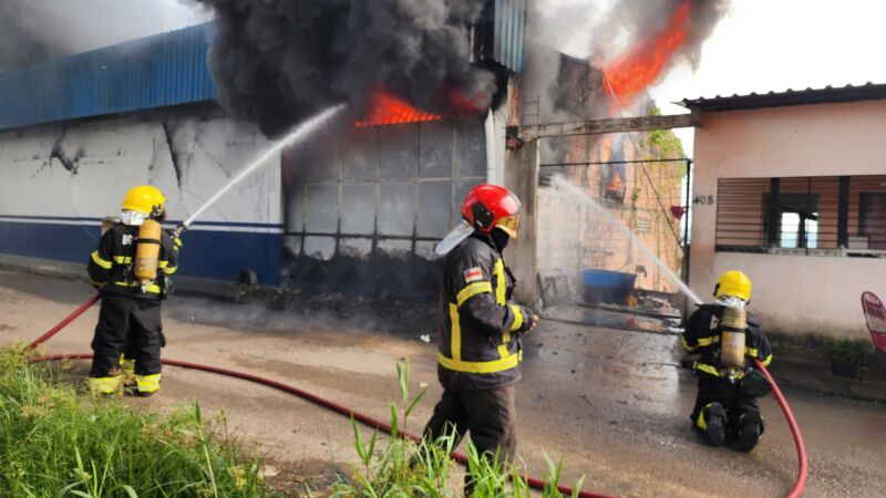 CBMAM-INCENDIO-FABRICA-_04-2048x1153