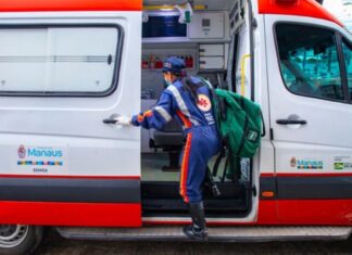 Motociclista fica ferido após acidente na Avenida Pedro Teixeira em Manaus