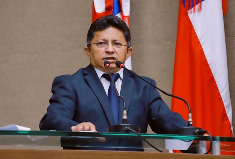 04-Dep.-Sinesio-Campos-comemora-decisao-da-justica-de-prosseguir-com-a-CPI-da-Energia