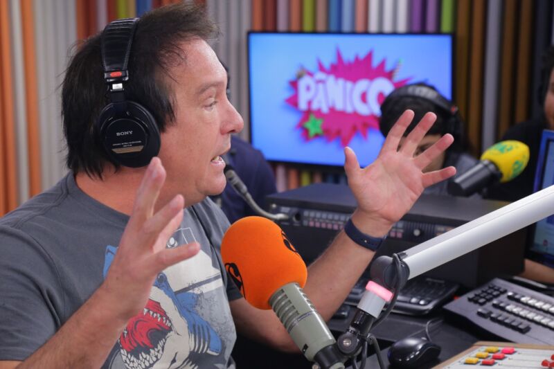 1593218683-leandro-ramos-e-raul-chequer-participam-do-panico-veja-fotos-1014297214