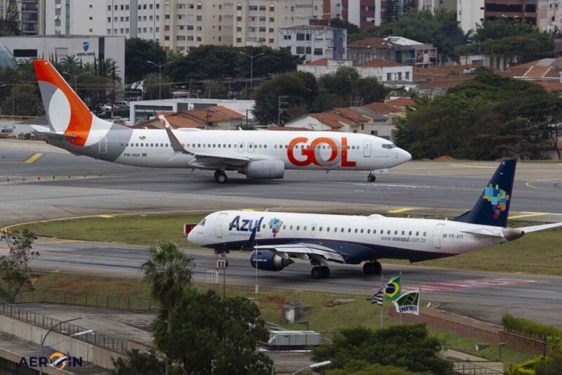 Azul-Gol-E195-Boeing-737-1024x683
