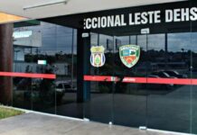 Homem é encontrado morto com mãos amarradas e placa com frase enigmática em Manaus