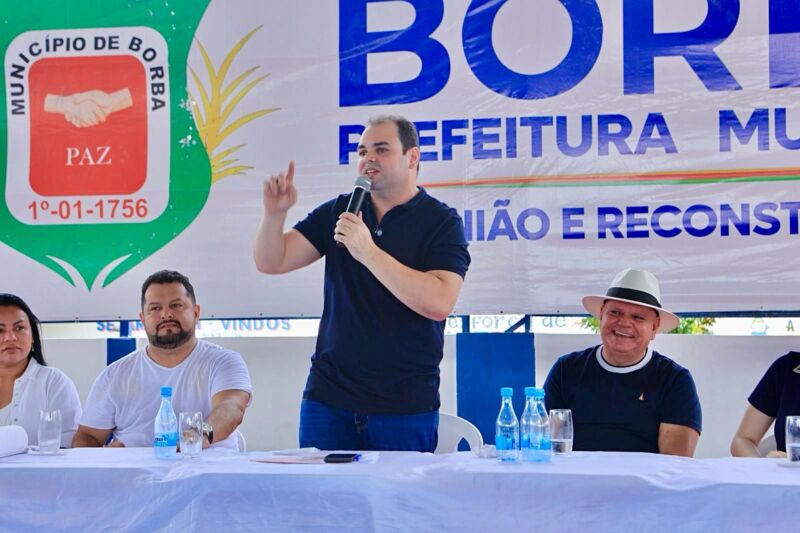Em-Borba-Roberto-Cidade-anuncia-medidas-para-auxiliar-na-reestruturacao-do-municipio-e-contribuicao-para-a-realizacao-do-Festejo-de-Santo-Antonio-Foto-Rodrigo-Brelaz