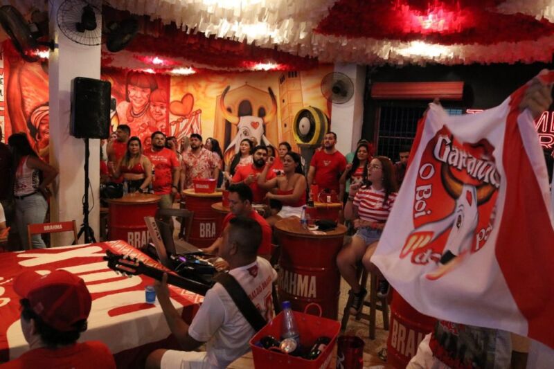Secom_Galera-vermelha-e-branca_Arthur-Castro-1024x682
