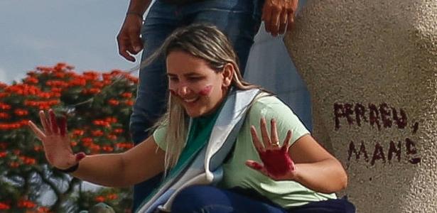 debora-santos-vandalizou-estatua-na-praca-dos-tres-poderes-no-dia-8-de-janeiro-de-2023-1742496171131_v2_615x300