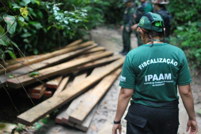 Fiscal-do-Ipaam-durante-fiscalizacao_Foto-3_Arquivo-Ipaam-19-08-2025