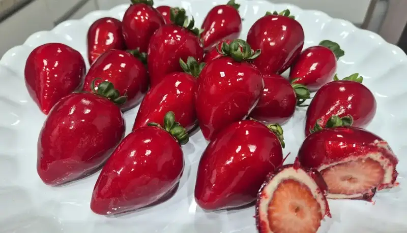 Morango-do-Amor-Como-Fazer-a-Receita-que-Esta-Bombando-em-2025
