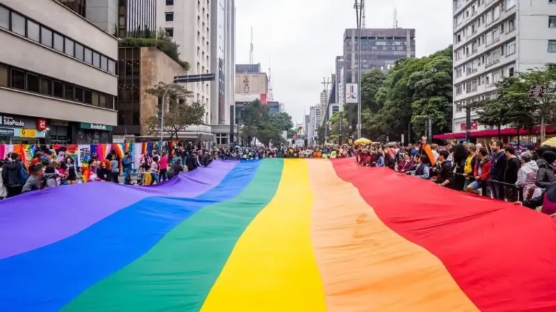 parada-lgbt-sp-19-jun-2022-arco-iris-848x477-1