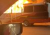 Ônibus da Rota pega fogo na Avenida Rodrigo Otávio e fica totalmente destruído em Manaus