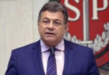 Deputado estadual propõe projeto que proíbe Tarcísio de taxar gorjeta de garçons