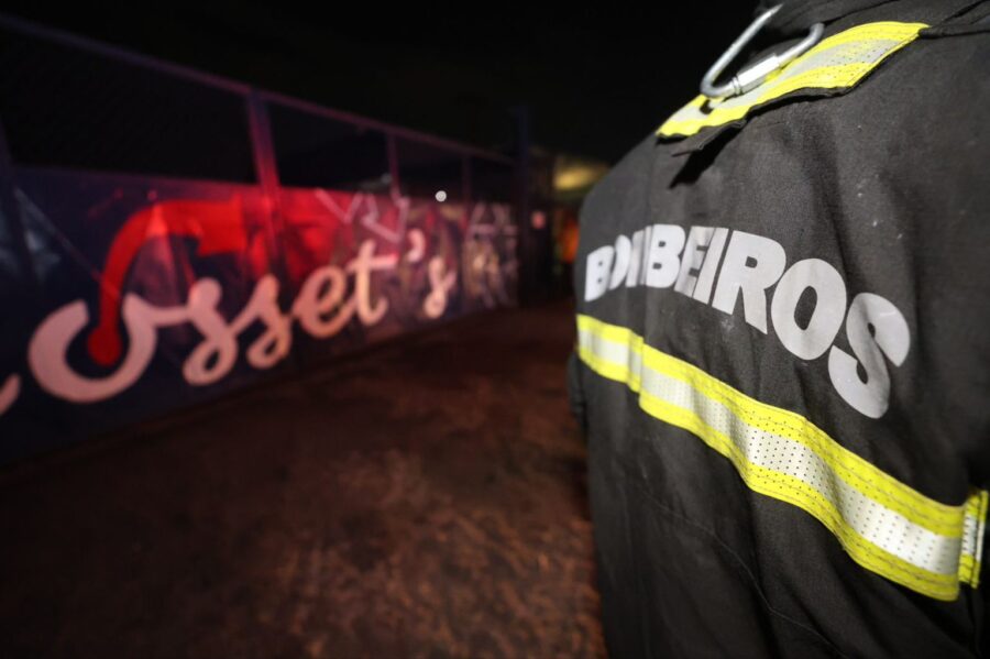 Em-menos-de-uma-hora-Corpo-de-Bombeiros-controla-incendio-de-grandes-proporcoes-na-zona-leste-de-Manaus-7_Foto-Mauro-Neto-Secom-e-Divulgacao-CBMAM-1536x1023