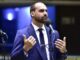 Eduardo Bolsonaro critica vacinação obrigatória