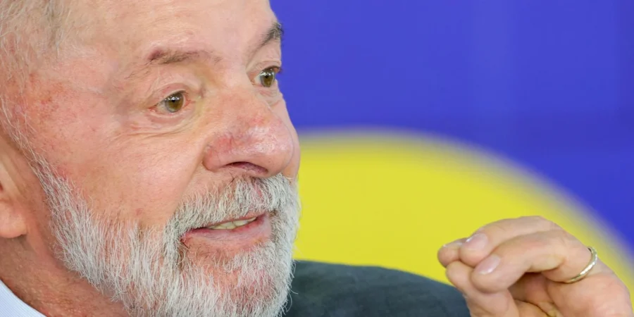 Lula tem evolução satisfatória após cirurgia de catarata e retoma agenda nesta segunda-feira