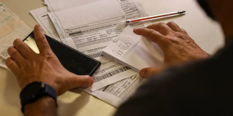 Salário mínimo de R$ 1.621 começa a ser pago nesta segunda-feira