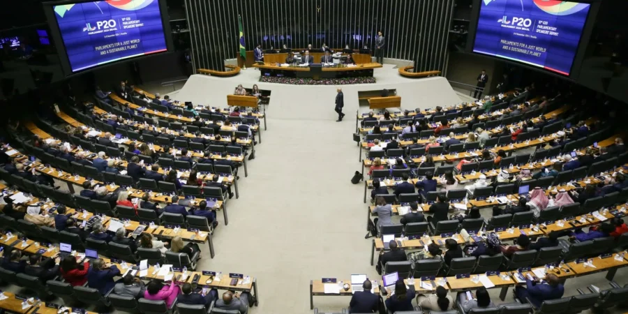 Fachin defende independência dos Poderes em discurso no Congresso e anuncia prioridades do Judiciário