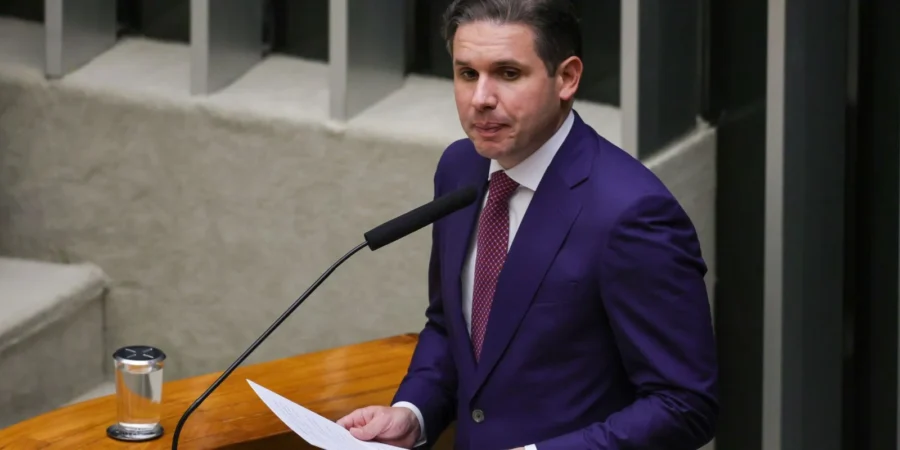 Motta sinaliza avanço em debates sobre escala 6x1 e trabalho por aplicativo