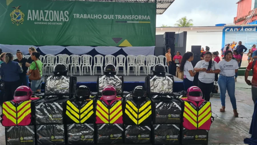 Detran-AM entrega kits de segurança a motofretistas no interior do Amazonas