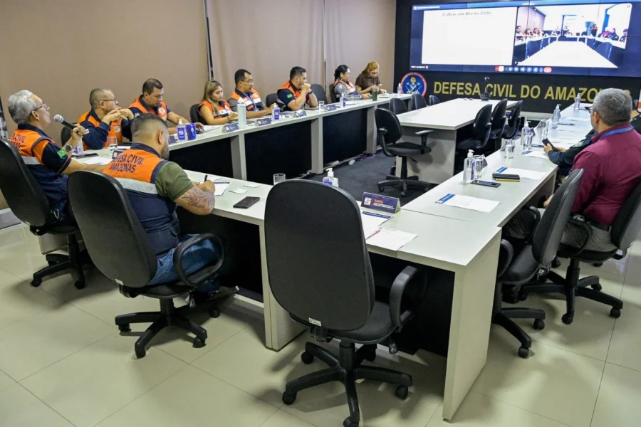 Defesa Civil do AM reúne órgãos e empresas para planejar logística diante de previsões de cheias em 2026
