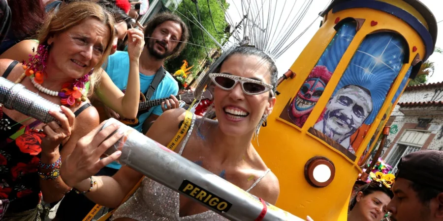 Bloco Céu na Terra celebra 25 anos de folia com homenagem a Jorge Ben Jor em Santa Teresa