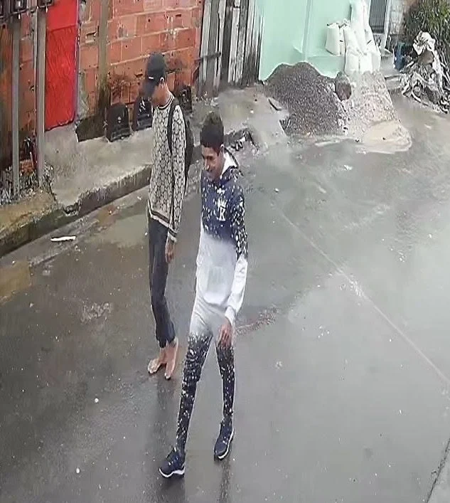 Forças de segurança do Amazonas divulgam imagens de dupla suspeita de roubo a casa lotérica com explosivos