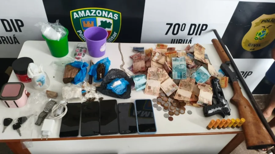 Polícia do Amazonas desarticula ponto de tráfico em Juruá com apreensão de drogas e armas