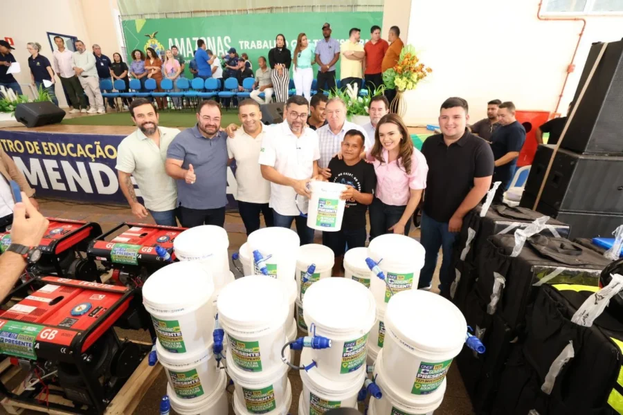 Governador Wilson Lima impulsiona setor primário em Boca do Acre e Pauini com entrega de equipamentos e documentos