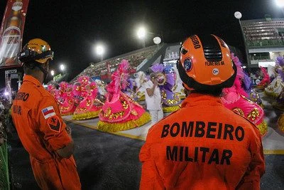 Carnaval no Amazonas: Mais de 300 bombeiros reforçam a segurança em todo o estado