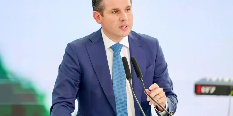 Fim da escala 6x1 pode ser votado em maio, afirma Arthur Lira