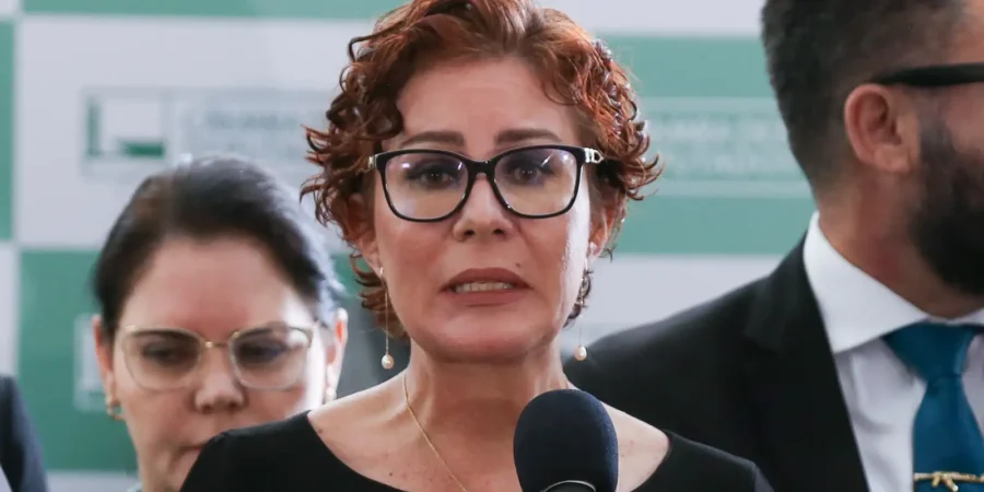 Itália inicia julgamento de extradição de Carla Zambelli; audiência é suspensa