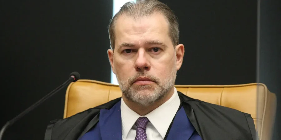 Dias Toffoli deixa relatoria de investigação sobre o Banco Master após menções em celular de banqueiro