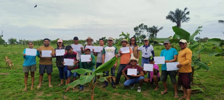 Sepror capacita agricultores de Manaquiri em boas práticas para produção de melancia, hortaliças e biofertilizantes