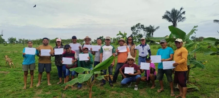 Sepror capacita agricultores de Manaquiri em produção sustentável de melancia e hortaliças