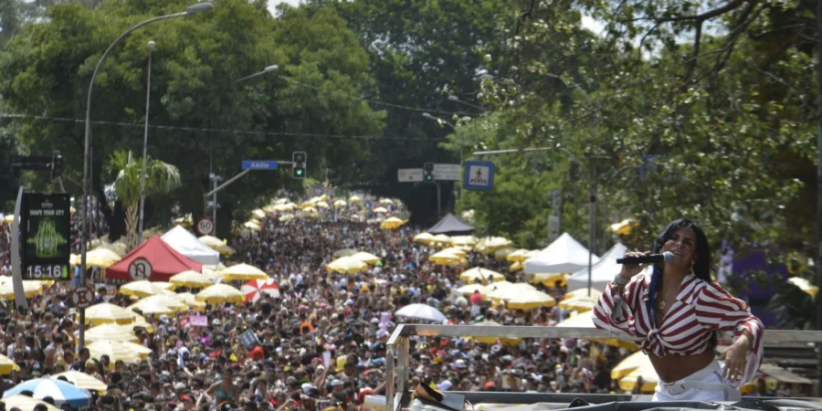 Agrada Gregos com Gloria Groove e Gretchen é o destaque do Carnaval de SP neste sábado