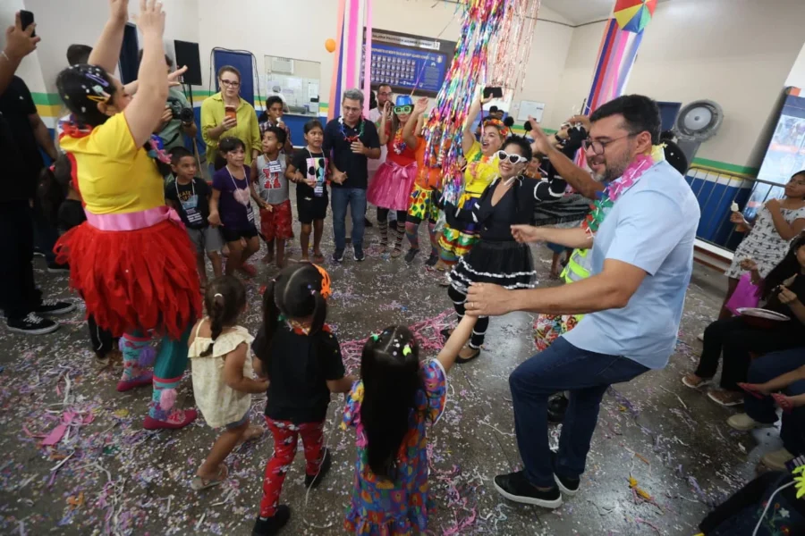 Sejusc promove bailinho de carnaval para crianças durante Governo Presente em Manaus