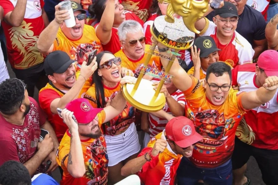 Grande Família é campeã do carnaval de Manaus após 17 anos de espera