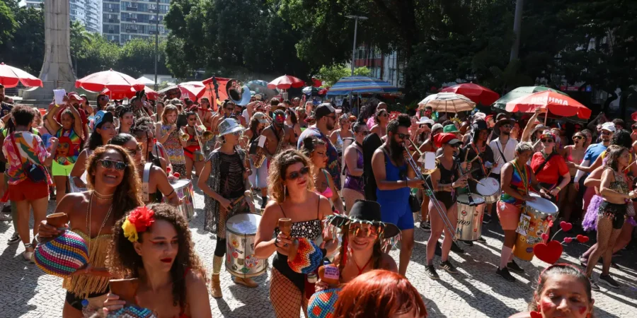 Rio de Janeiro: Calor do carnaval causa cinco atendimentos por hora em UPAs estaduais