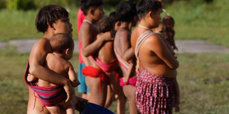 Governo intensifica combate à coqueluche na Terra Indígena Yanomami com equipe emergencial