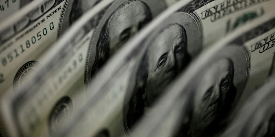 Bolsa brasileira atinge recorde histórico e dólar recua com fim de tarifas nos EUA