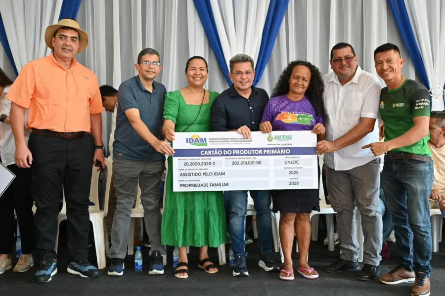 Vice-governador Tadeu de Souza entrega cartões do Auxílio Estadual em Anamã e Anori