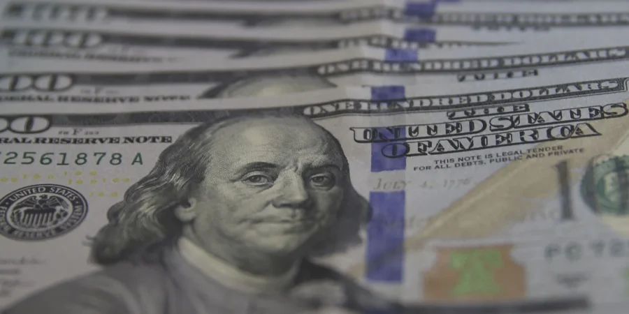 Dólar atinge menor valor em 20 meses e fecha cotado a R$ 5,16