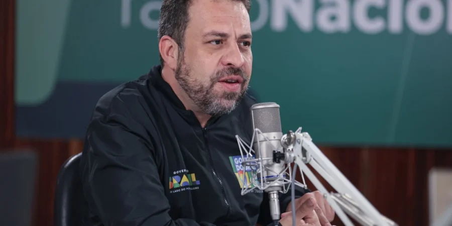 Fim da escala 6x1 é prioridade do governo, diz ministro Guilherme Boulos