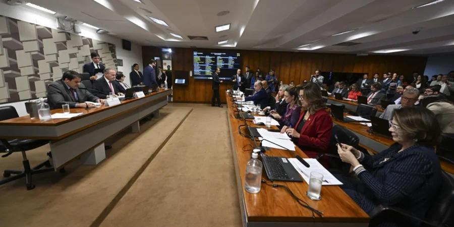 Senadores cobram CVM por suposta omissão em fraude bilionária do Banco Master