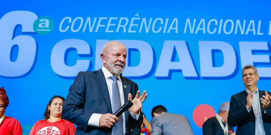 Lula critica Zema por não usar R$ 3,5 bilhões do PAC em obras de prevenção a desastres em Minas Gerais