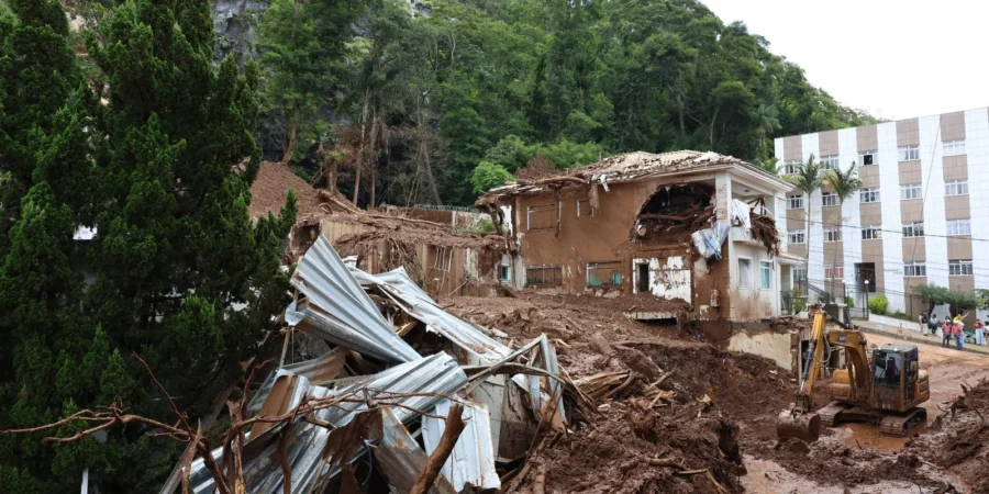 Lula sobrevoa áreas afetadas por chuvas em Minas Gerais neste sábado